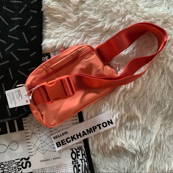 ❌Lululemon EVERYWHERE BELT BAG 1L Apricot - Picture 2 of 5